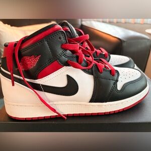 Air Jordan 1  Kids Mid (7Y)